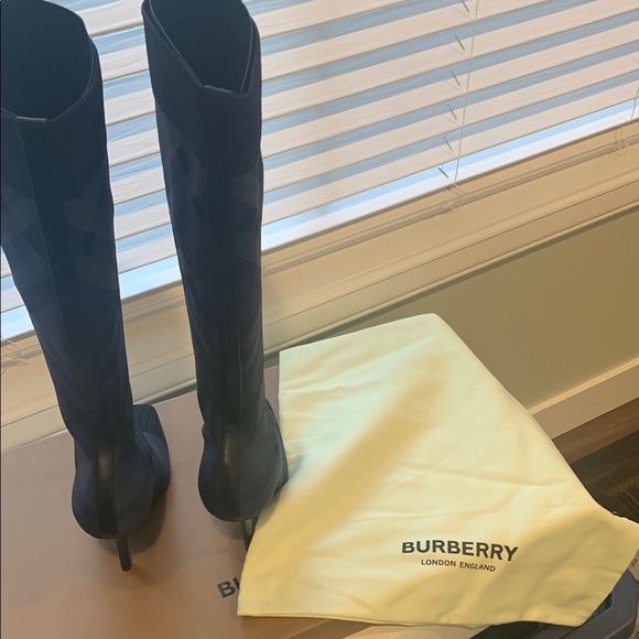 Burberry Black and Gray Patterned Boots - Picture 8 of 15